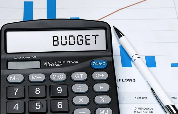 Kalkulačka Slovem Rozpočet Displeji Peníze Finance Podnikatelský Koncept — Stock fotografie
