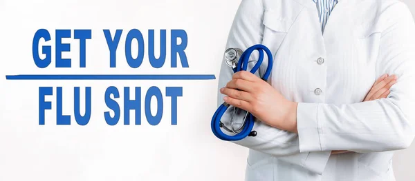 플루트 Flu Shot 배경으로 근처에 코트와 청진기를 의사가 의학적 — 스톡 사진