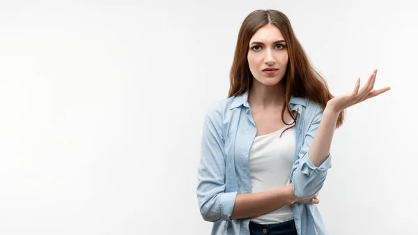 Displeased Girl Long Chestnut Hair Dressed Casual Clothes Shrugging Shoulders — Stock Photo, Image