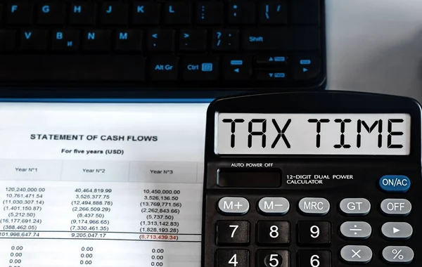 Calculator Met Woorden Tax Time Het Display Begrip Geld Financiën — Stockfoto