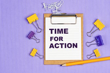 Beyaz bir deftere yazılan eylem zamanı. Kişisel gündemin kapanışı