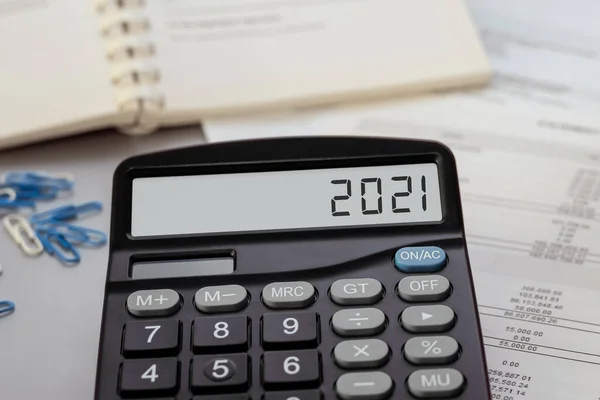 Kalkulačka Slovem 2021 Displeji Obchodní Daňový Finanční Koncept — Stock fotografie