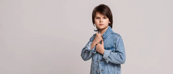 Guapo Niño Moda Años Edad Chaqueta Jean Posando Estudio Prueba — Foto de Stock