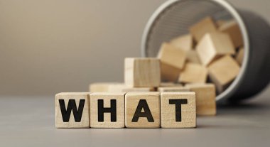 Tahta bloklardan kelime konsepti. Harfli tahta küpler.