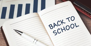 Okula dönüş cümleleri beyaz bir deftere yazılmış. Kişisel gündemin kapanışı