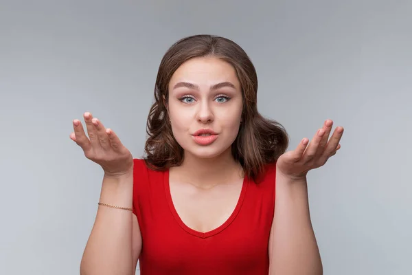 Verwarde Jonge Brunette Vrouw Student Shrugging Schouders Het Verhogen Van — Stockfoto