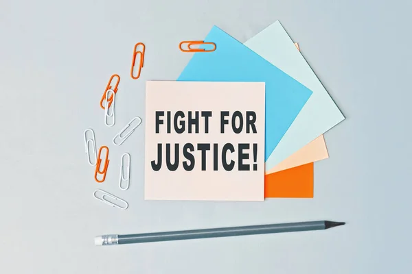 Lucha Por Justicia Texto Papel Nota Adhesiva Sobre Fondo Gris — Foto de Stock