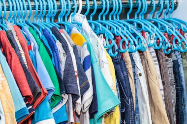 plastik askı çocuk elbise 