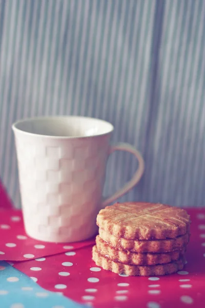 Galletas de vainilla y taza de café — Foto de Stock