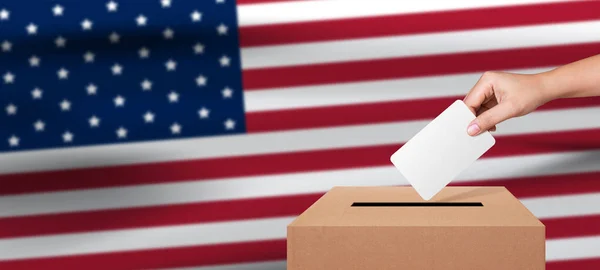 Mano Donna Che Mette Votazioni Urna Bandiera Stati Uniti Concetto — Foto Stock
