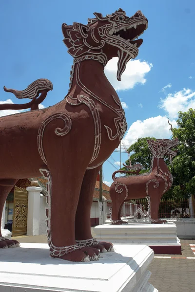 Statues de lion Singha jumelles — Photo