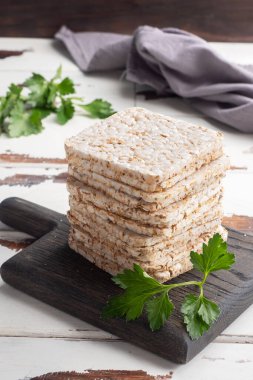 Taze maydanoz yapraklı çıtır çıtır çıtır çıtır çıtır. Ahşap arkaplan, kopyalama alanı