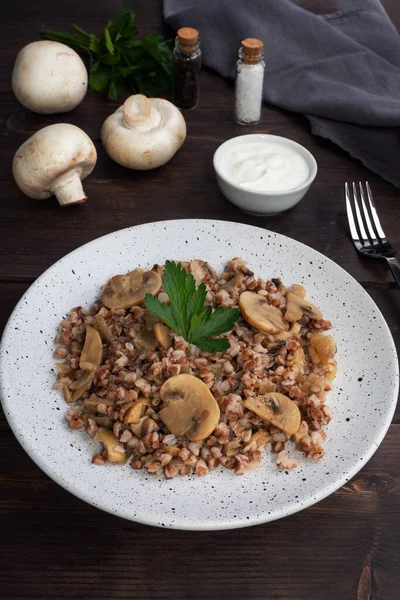 Buckwheat Rebus Dengan Jamur Rebus Makanan Tradisional Rusia Makanan Diet — Stok Foto