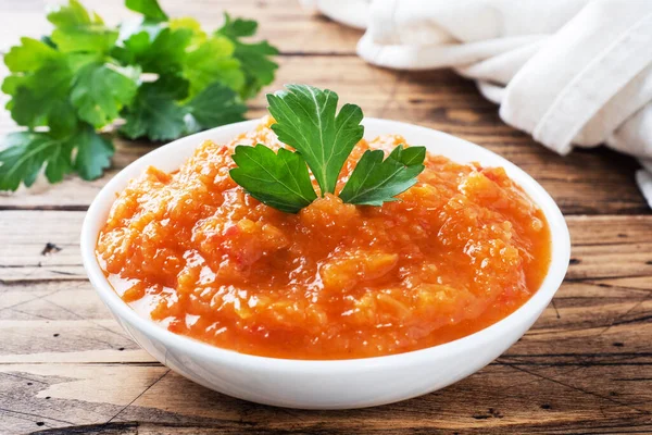 Caviar Casero Los Tomates Calabacín Cebolla Plato Cerámico Sobre Fondo —  Fotos de Stock