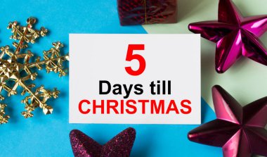 Noel 'e 5 gün kala içinde tebrik kartı olan Noel oyuncakları. Tebrikler için kullanılabilir.