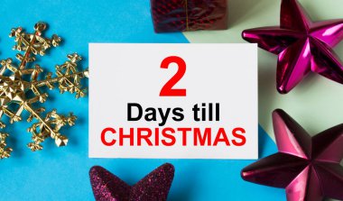 Noel 'e 2 gün kala içinde tebrik kartı olan Noel oyuncakları. Tebrikler için kullanılabilir.