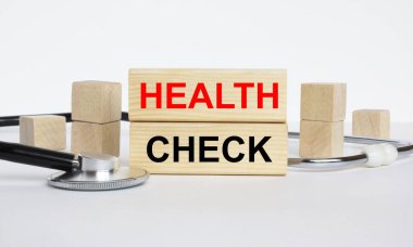 Steteskoplu ahşap bloklar. Tıbbi konsept