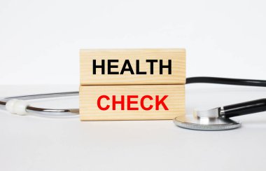 Steteskoplu ahşap bloklar. Tıbbi konsept