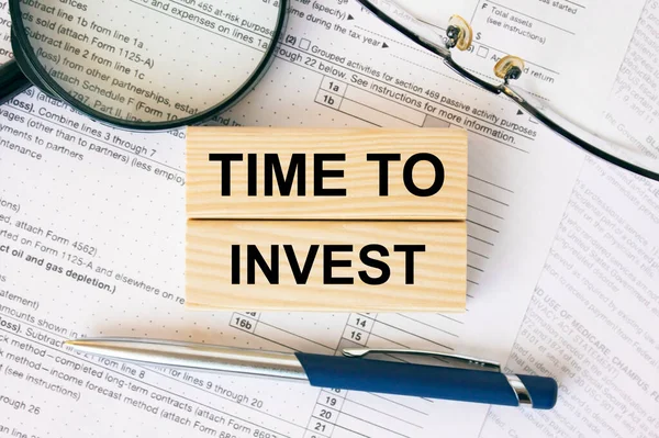 Blocos Madeira Com Texto Tempo Para Investir Documentos Financeiros Bloco — Fotografia de Stock
