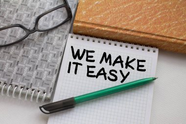 Not defterinde başka bir not defteri ve gözlük ile kolaylaştırırız. Üst görünüm