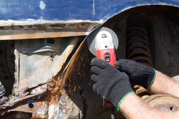 Soldadura Industrial Trabalhador Detalhe Reparo Capacete Serviço Carro Fotografia De Stock