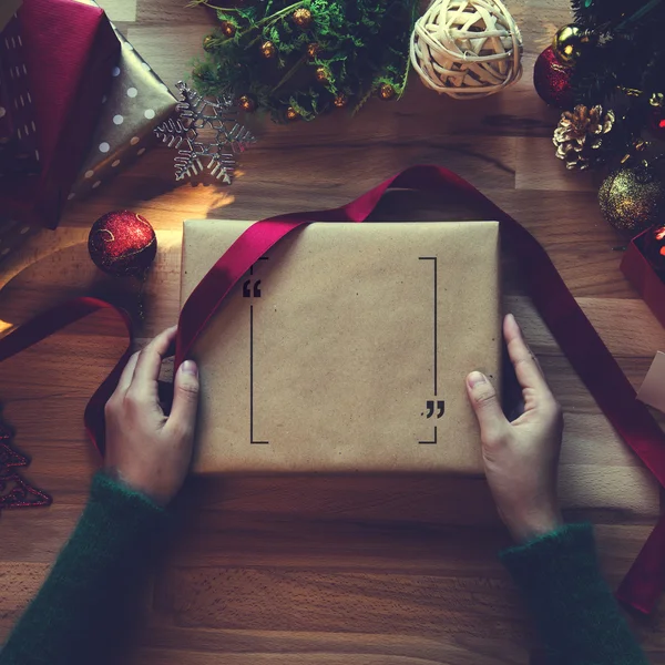 Fotografia aérea de presentes de Natal e papéis de embrulho — Fotografia de Stock