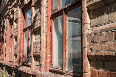 Eski binanın ön cephesi