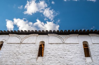 Taş duvar ile boşluklar