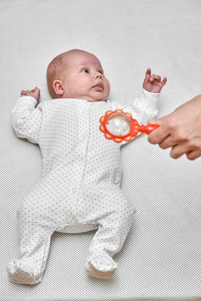 Sweet Little Newborn Baby Tiny Fingers Wearing White Body Lies — Stock Photo, Image