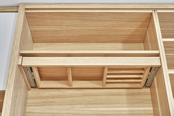 Interna Detaljer Trä Garderob Med Utdragsställ För Coathangers Ekfanerade Plywoodskåp — Stockfoto