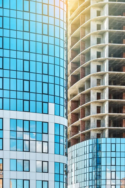 Edificio Rascacielos Contemporáneo Con Fachada Vidrio Azul Carcasa Gran Altura — Foto de Stock