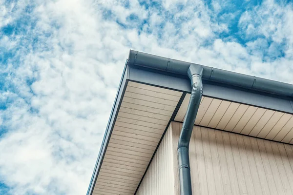 Downpipe Aguas Pluviales Metal Gris Contemporáneo Instalado Techo Edificio Nuevo — Foto de Stock