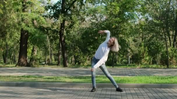 Guy Red Moped Gives Girl Bouquet Flowers Her Beautiful Dance — Stock Video