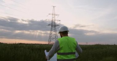 Teknisyen elektrik hatlarına karşı yeşil alan planını uygulamaya koydu