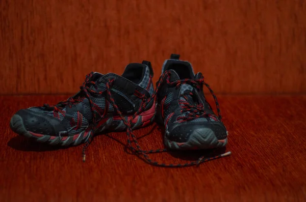Chaussures Cross Country Rouges Grises Mode Gym Extérieur — Photo