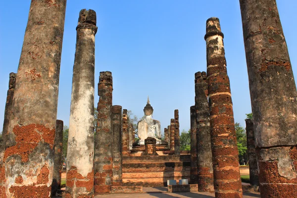 Dietro la statua buddha nella provincia di Sukhothai, Thailandia — Foto Stock