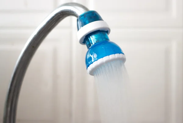 Musluk lavabo bulaşık makinesi yukarıda