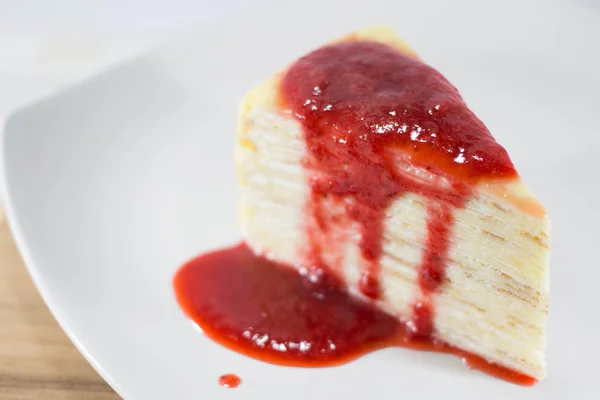 Crêpe Gâteau à la source de fraise — Photo