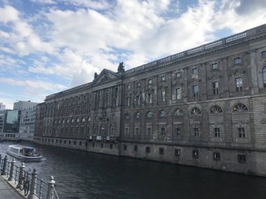 Berlin Almanya 'da Spree Nehri