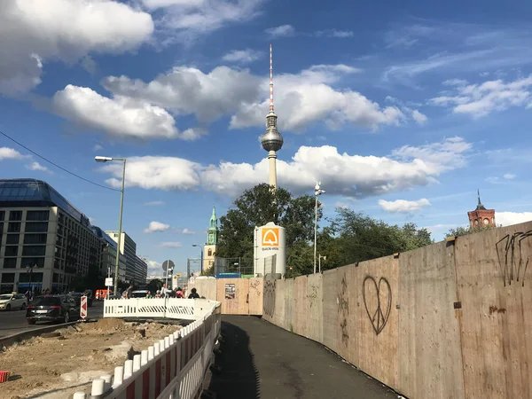 ベルリンのAlexanderplatzのテレビ塔ドイツ — ストック写真