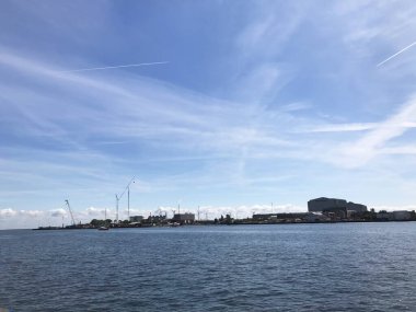 Kopenhag, Danimarka 'da mavi deniz ve gökyüzü