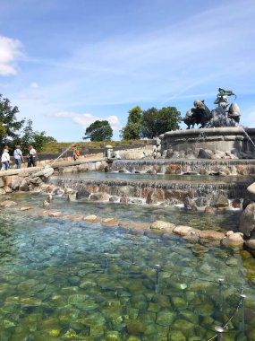 Kopenhag Danimarka 'daki Saint Alban Kilisesi ve Gefion Çeşmesi