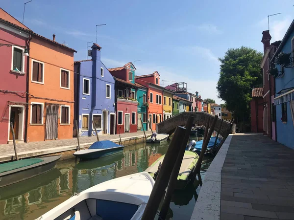 Burano Canal Isla Casas Colores Con Barcos Venecia Italia — Foto de Stock