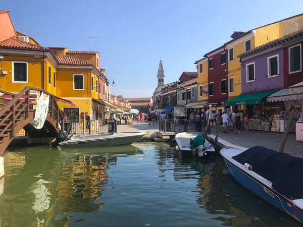 Burano Canal Isla Casas Colores Con Barcos Venecia Italia — Foto de Stock