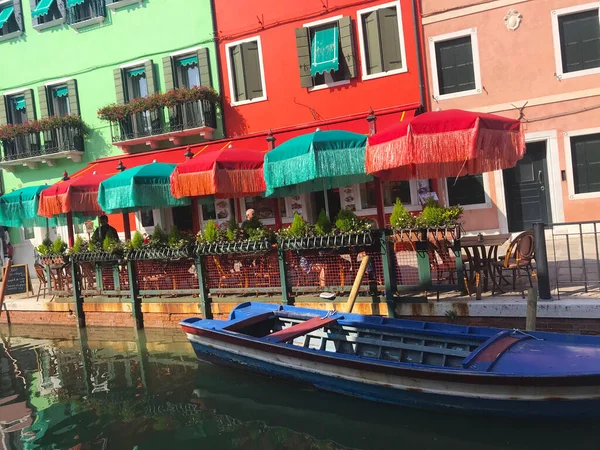 Burano Île Canal Maisons Colorées Avec Des Bateaux Venise Italie — Photo