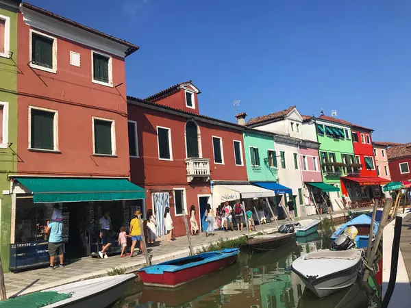 Burano Island Canal Colorful Houses Boats Venice Italy — Stock Photo, Image