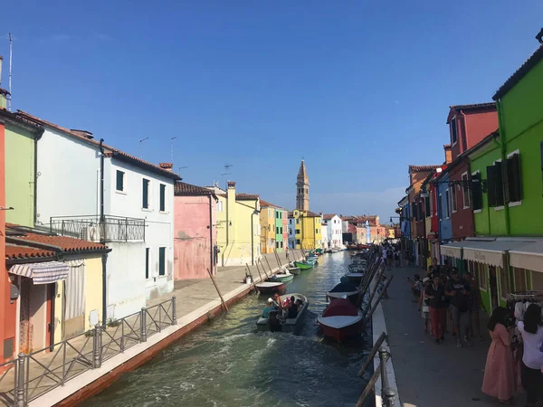 Бурано Островной Канал Красочные Дома Лодками Венеции Италия — стоковое фото
