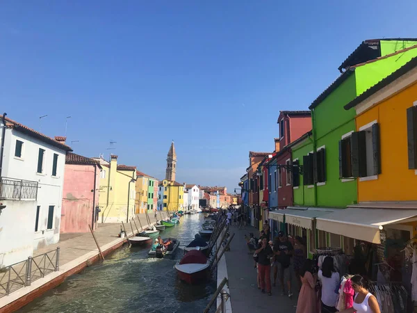 Burano Canal Isla Casas Colores Con Barcos Venecia Italia — Foto de Stock