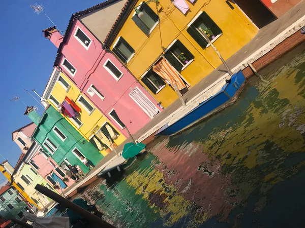 Burano Isola Canale Case Colorate Con Barche Venezia — Foto Stock