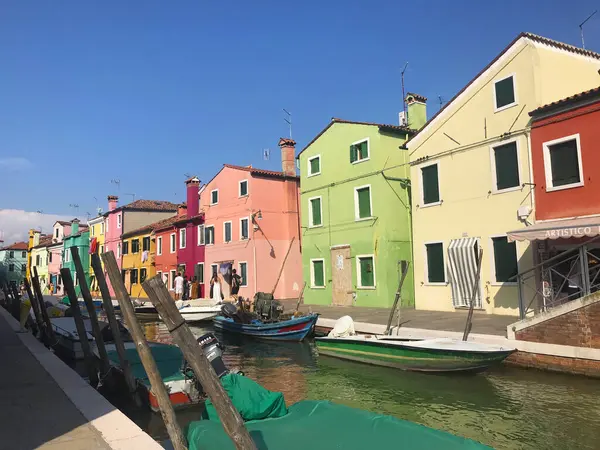 Burano Island Canal Colorful Houses Boats Venice Italy — Stock Photo, Image